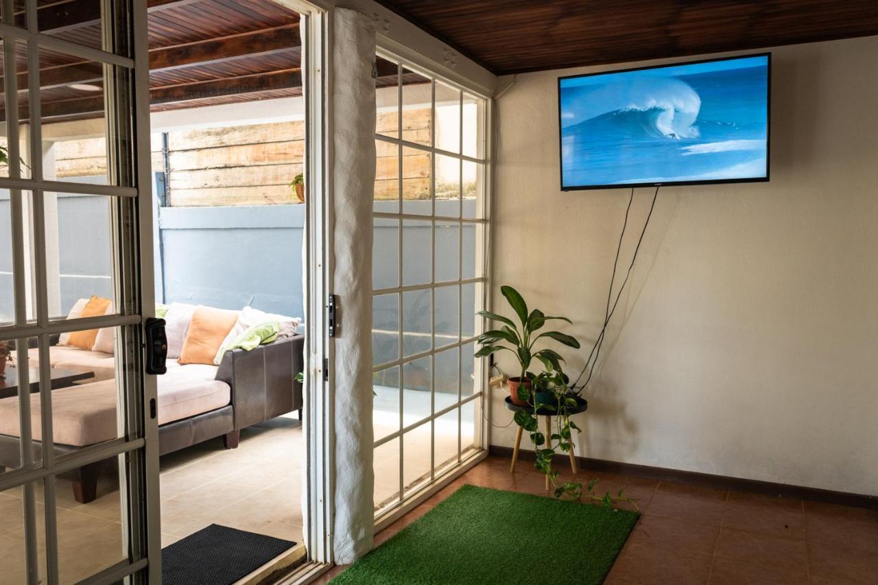 Mai Ke Kai Surf House Vandrarhem Tamarindo Exteriör bild