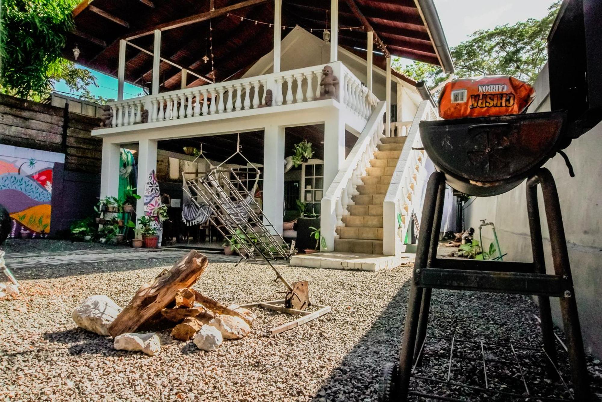 Mai Ke Kai Surf House Vandrarhem Tamarindo Exteriör bild